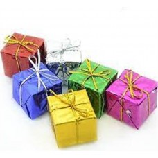 12'li Hediye Paketi Şeklinde Ağaç Süsü